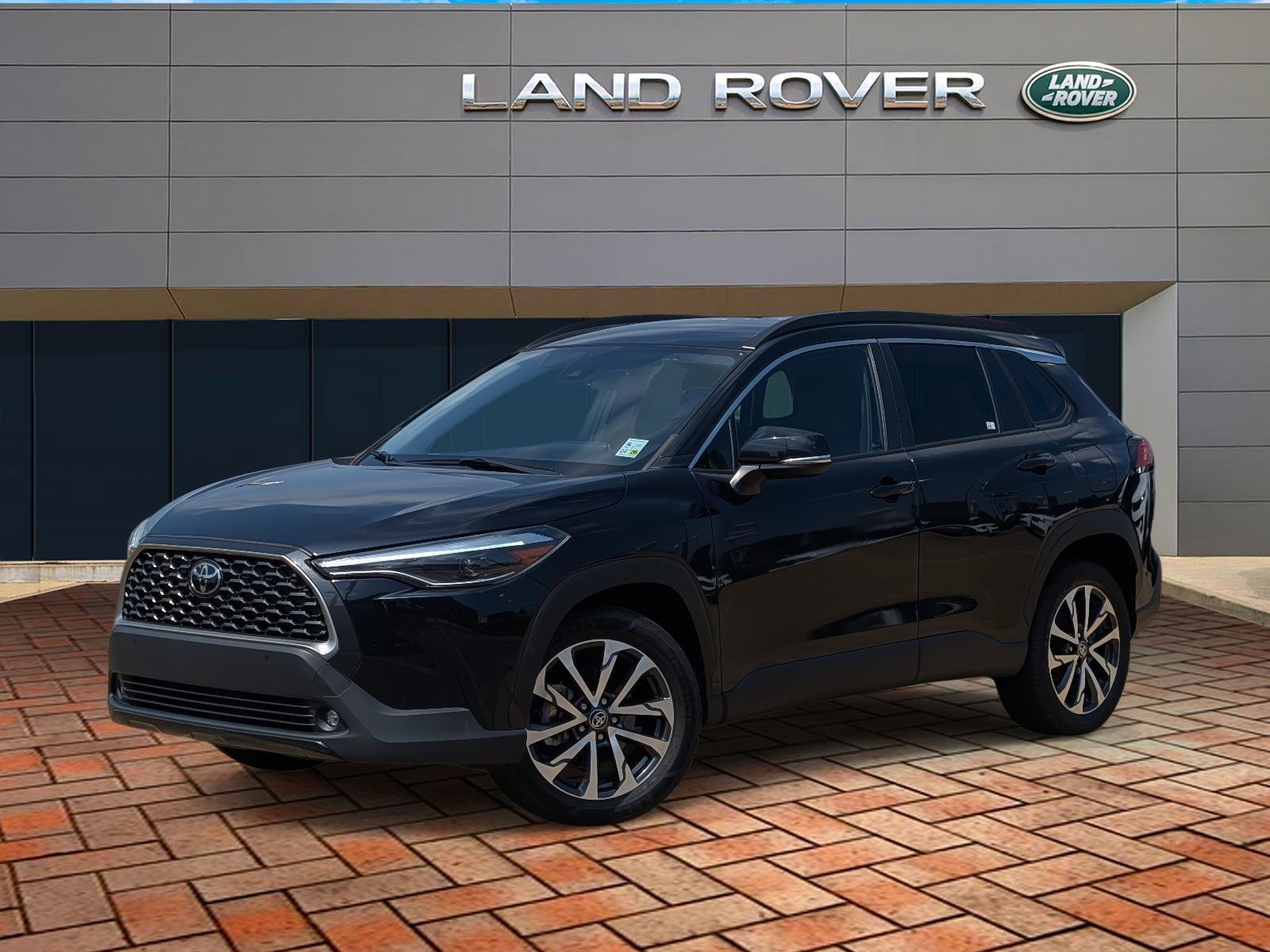 2022 Toyota Corolla Cross XLE's photo