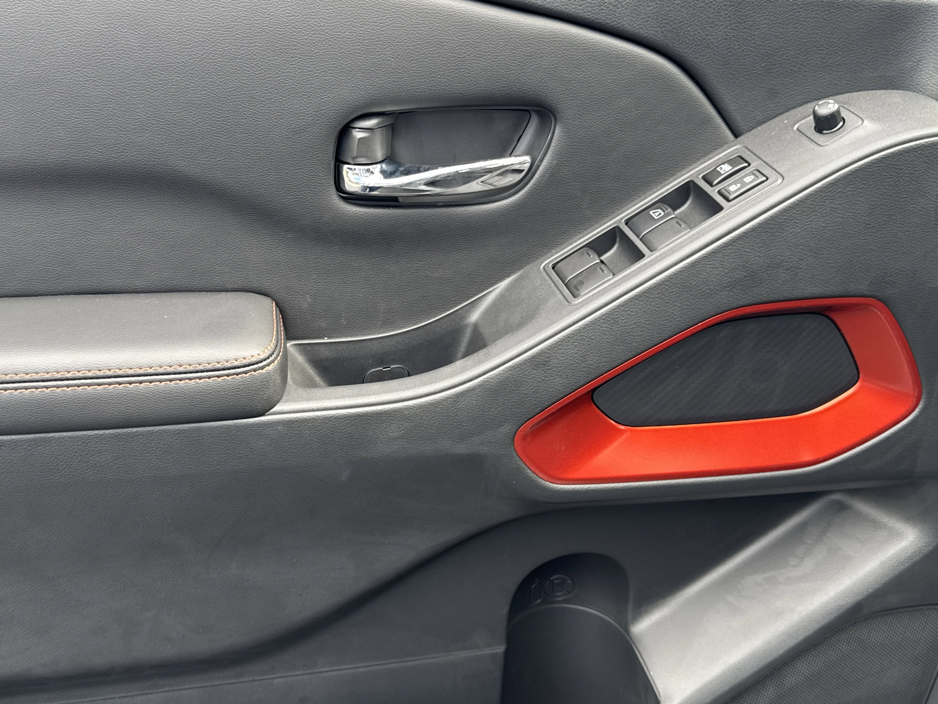 2025 Nissan Frontier PRO-4X photo 2