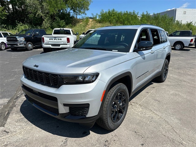 2025 Jeep Grand Cherokee Altitude X photo 2