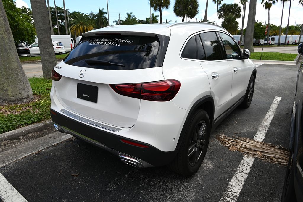 2025 Mercedes Benz GLA 250 photo 4