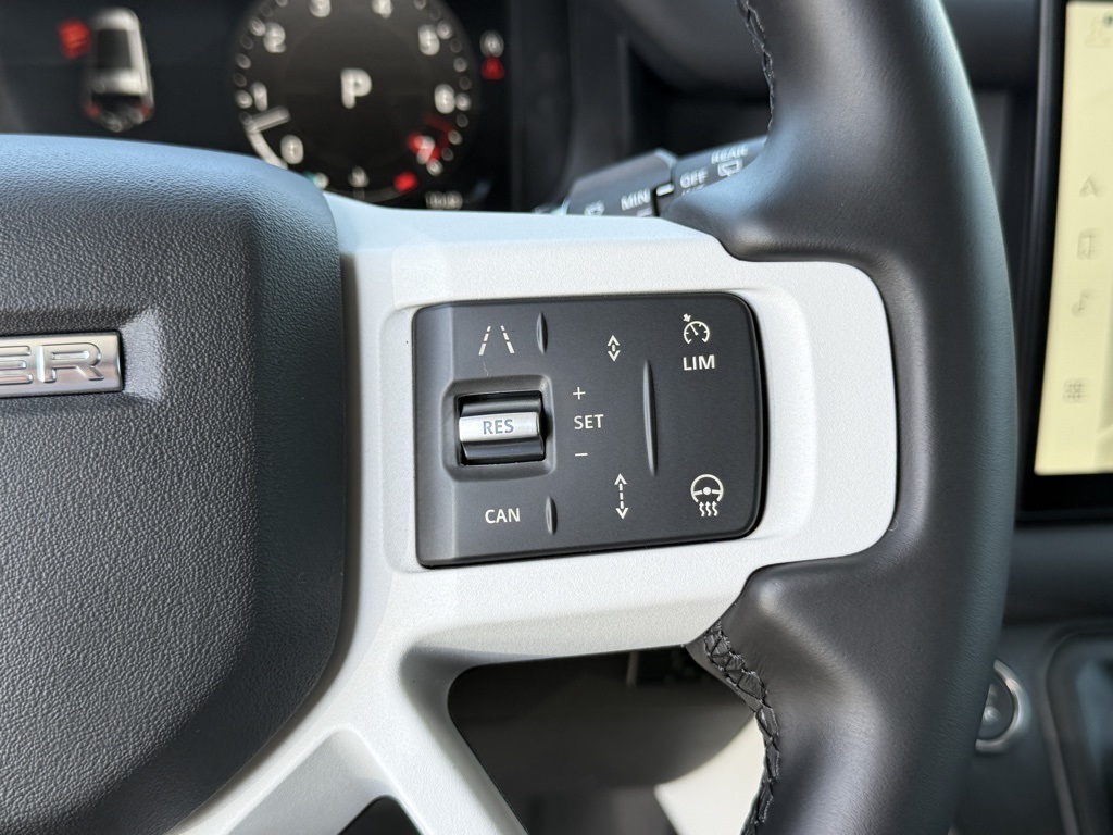 2025 Land Rover Defender 130 S photo 18