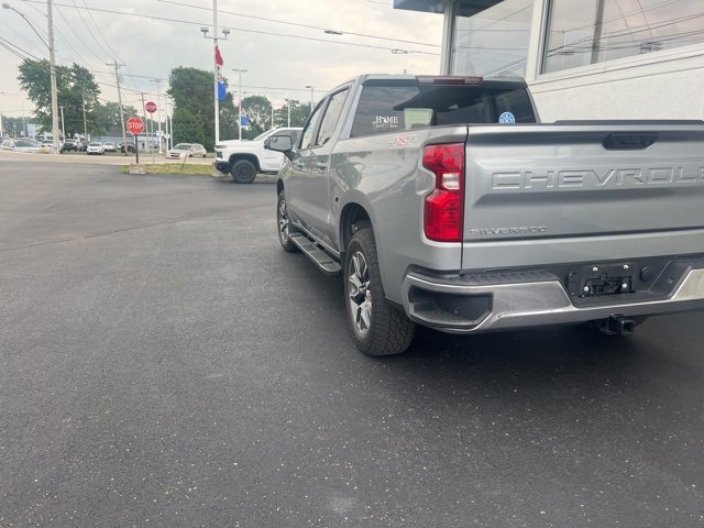 2024 Chevrolet Silverado 1500 LT photo 3