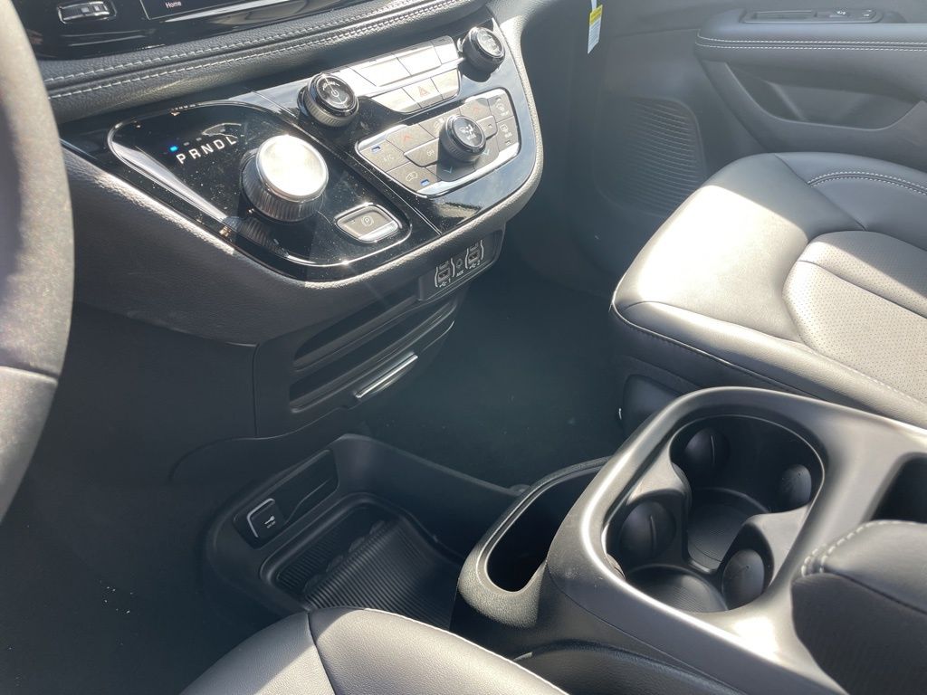2025 Chrysler Pacifica photo 25