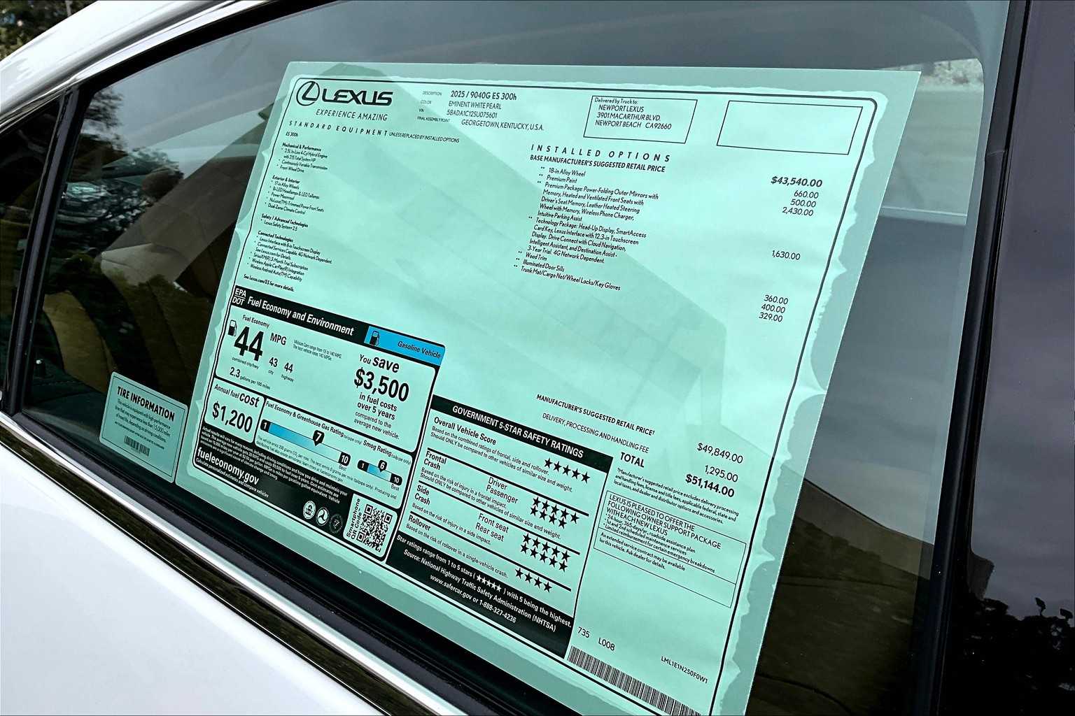 2025 Lexus ES 300h photo 20