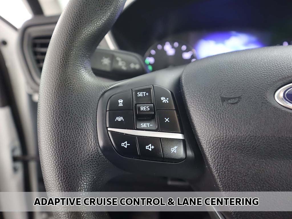 2022 Ford Escape Hybrid SE photo 2