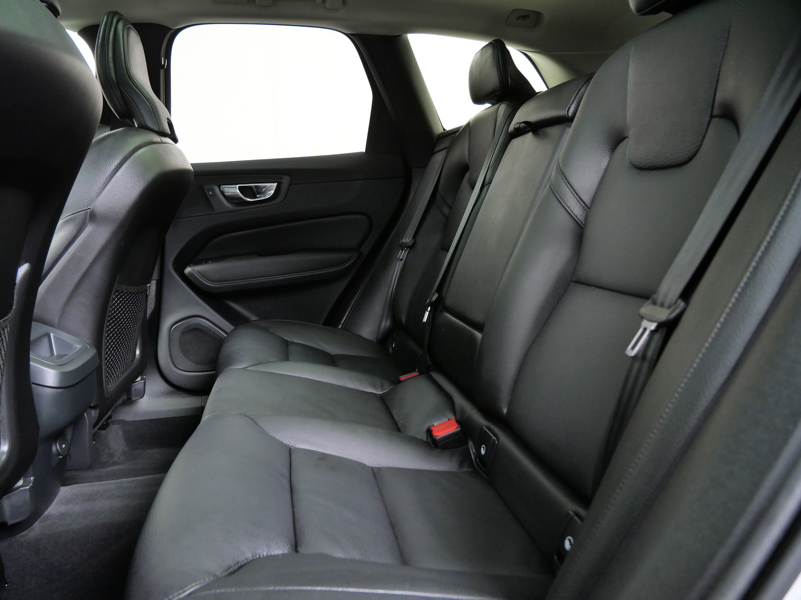 2025 Volvo XC60 Plus photo 17