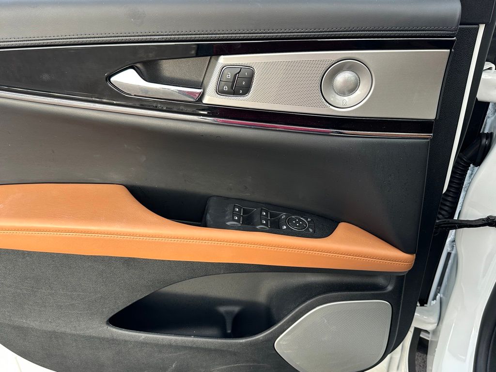 2022 Lincoln Nautilus Black Label photo 17