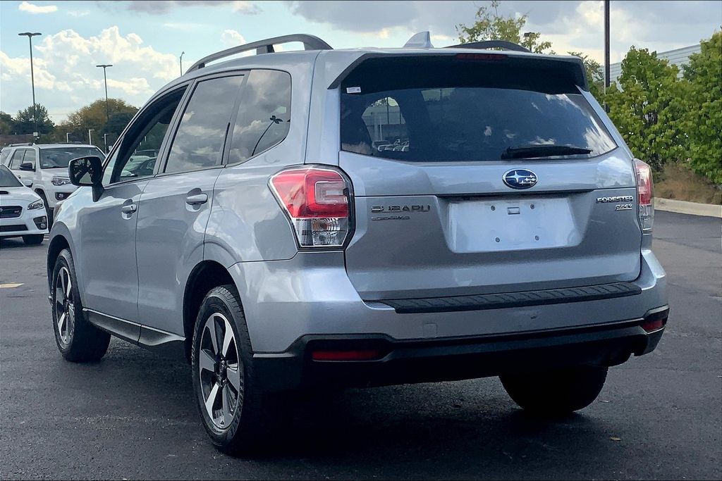 2017 Subaru Forester 2.5i Premium photo 8