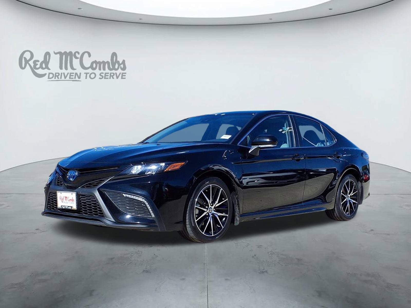 2024 Toyota Camry SE's photo