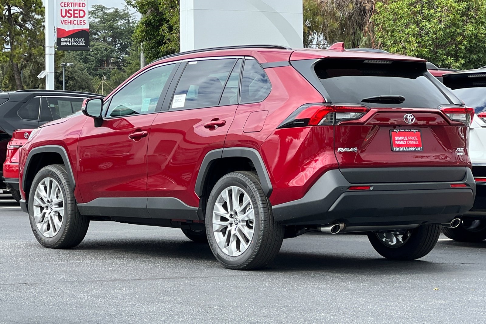 2025 Toyota RAV4 XLE Premium photo 7