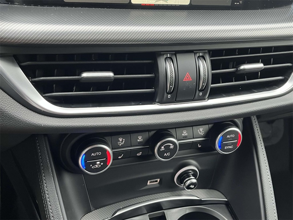 2025 Alfa Romeo Stelvio Sprint Base photo 5