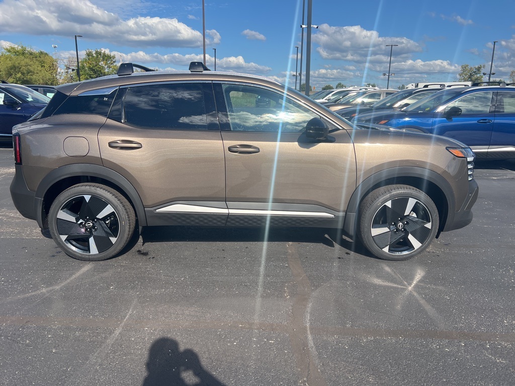 2026 Nissan Kicks SR photo 2