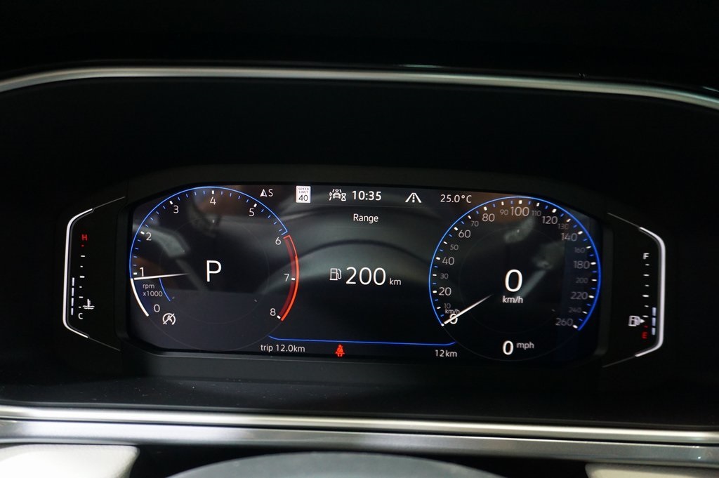 2025 Volkswagen Taos SEL photo 17