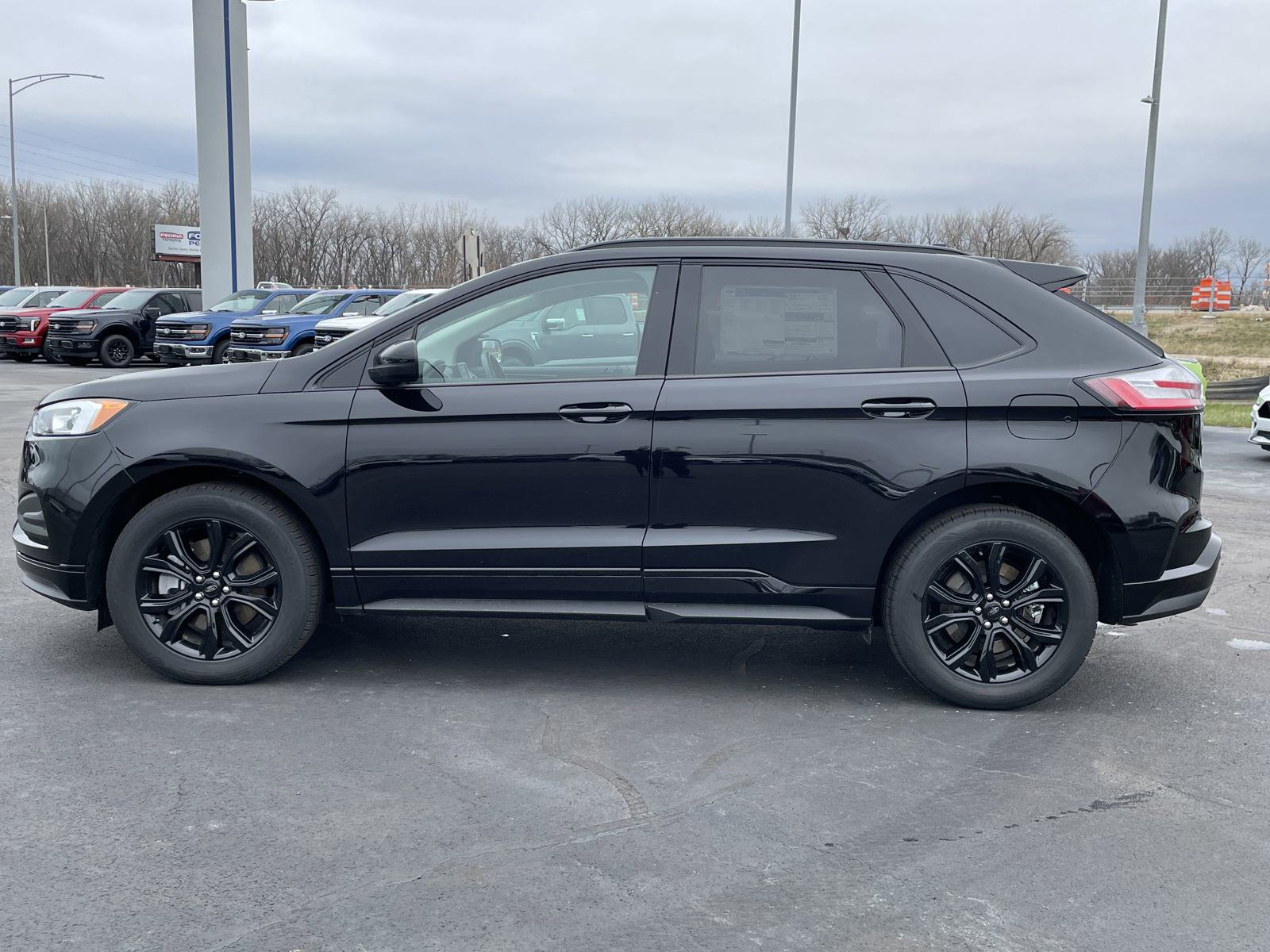 2024 Ford Edge SE photo 2