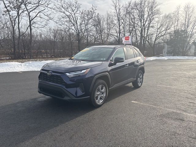 2024 Toyota RAV4 XLE's photo