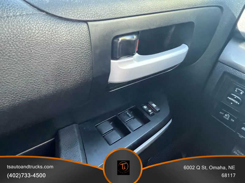 2016 Toyota Tundra CrewMax SR5 photo 16