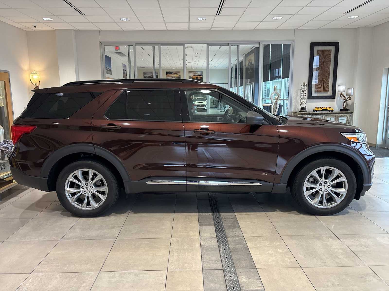 2020 Ford Explorer XLT photo 2