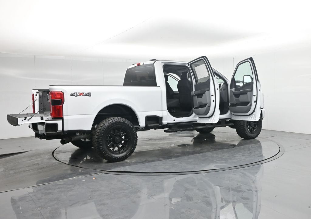 2025 Ford F-250 photo 3