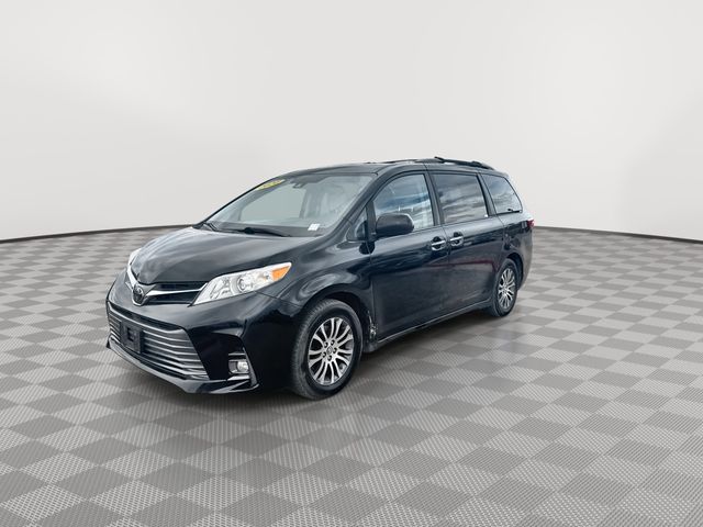 2020 Toyota Sienna XLE photo 4