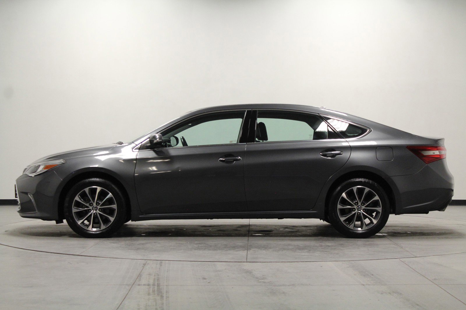 2018 Toyota Avalon Limited photo 6