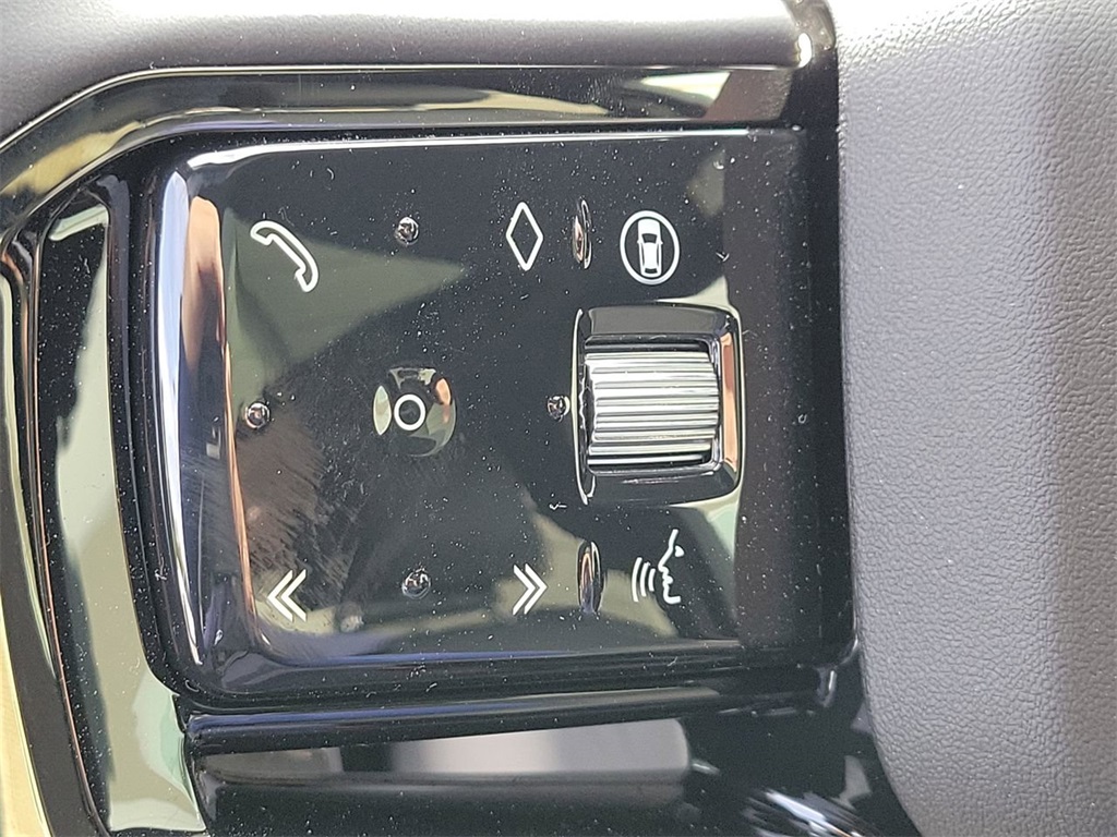2025 Land Rover Range Rover Evoque S photo 4