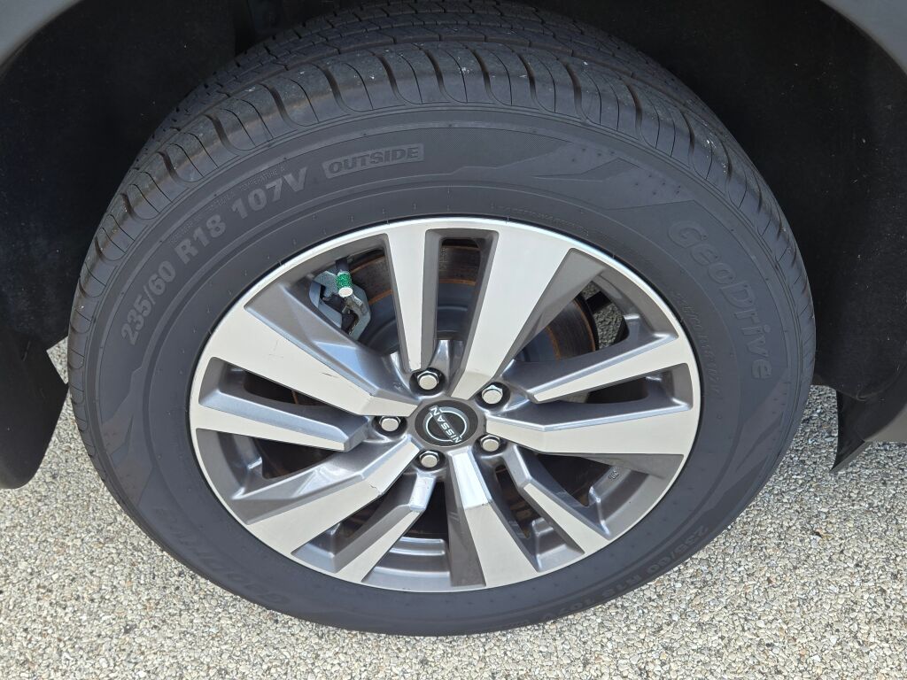 2023 Nissan Pathfinder SL photo 10