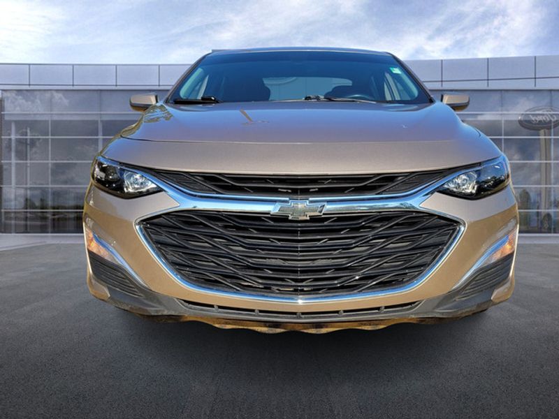 2022 Chevrolet Malibu RS photo 2