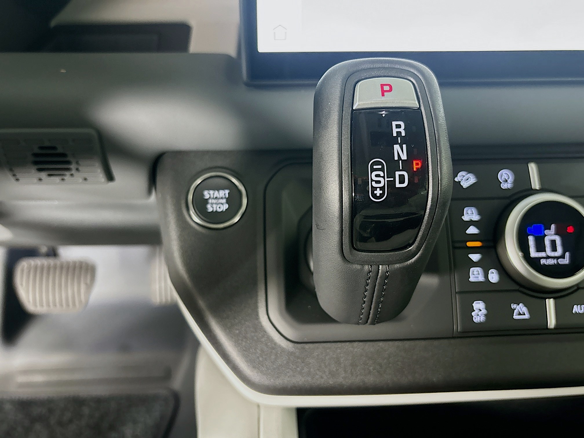 2025 Land Rover Defender 90 X-Dynamic SE photo 15