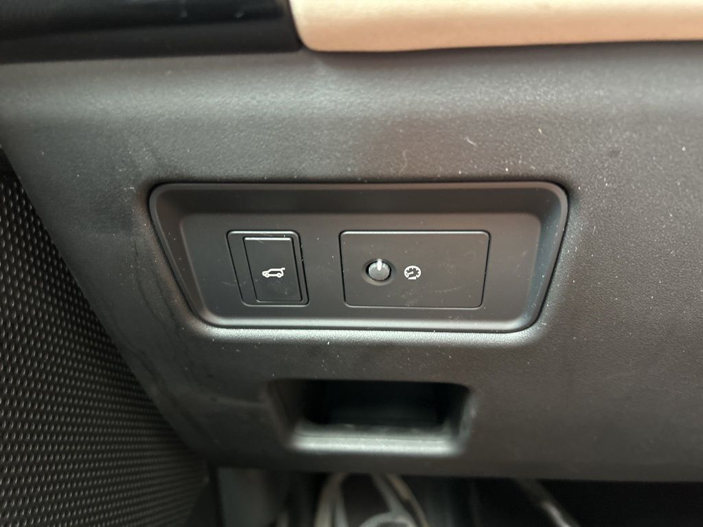 2020 Land Rover Discovery Landmark photo 24
