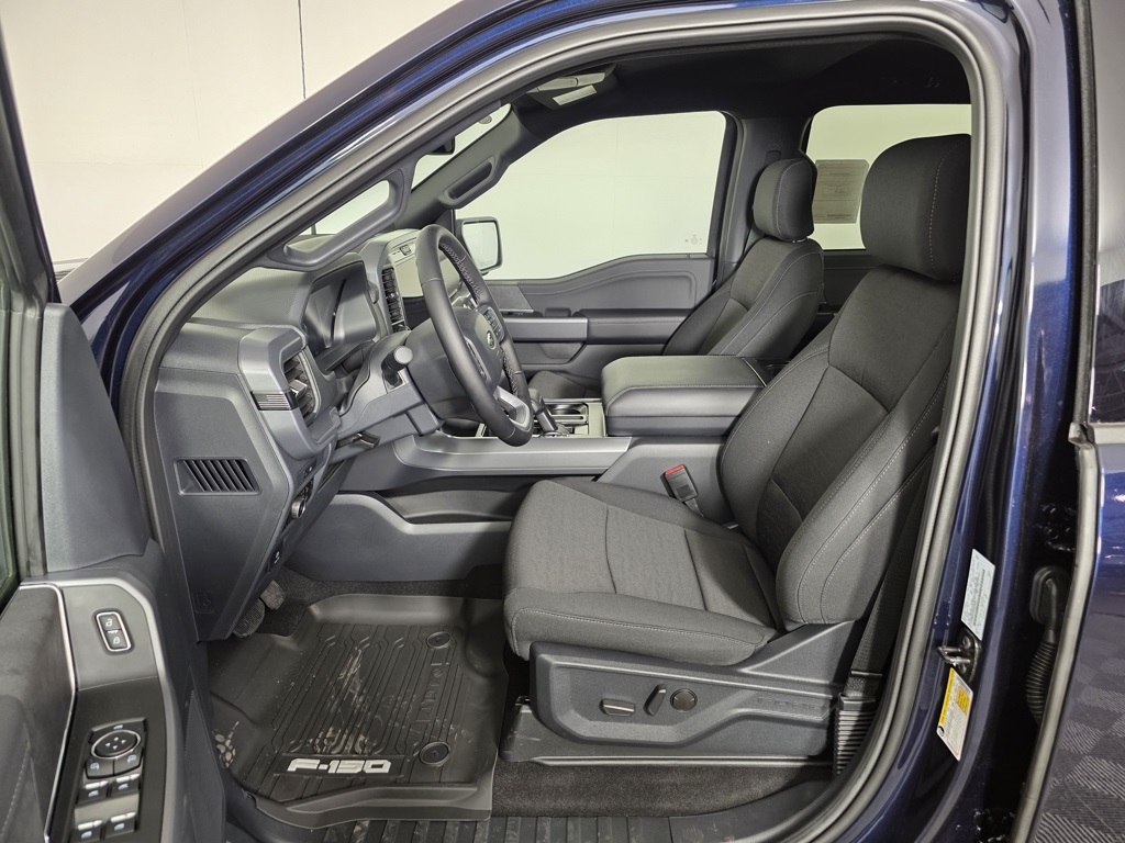 2025 Ford F-150 XLT photo 13