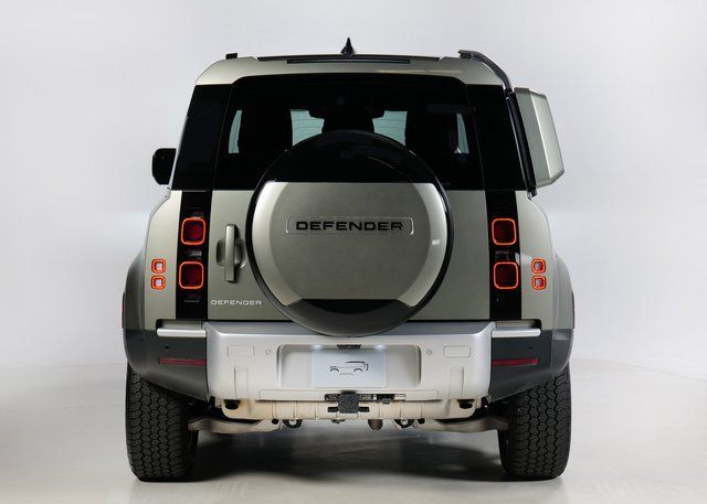 2024 Land Rover Defender 90 S photo 7