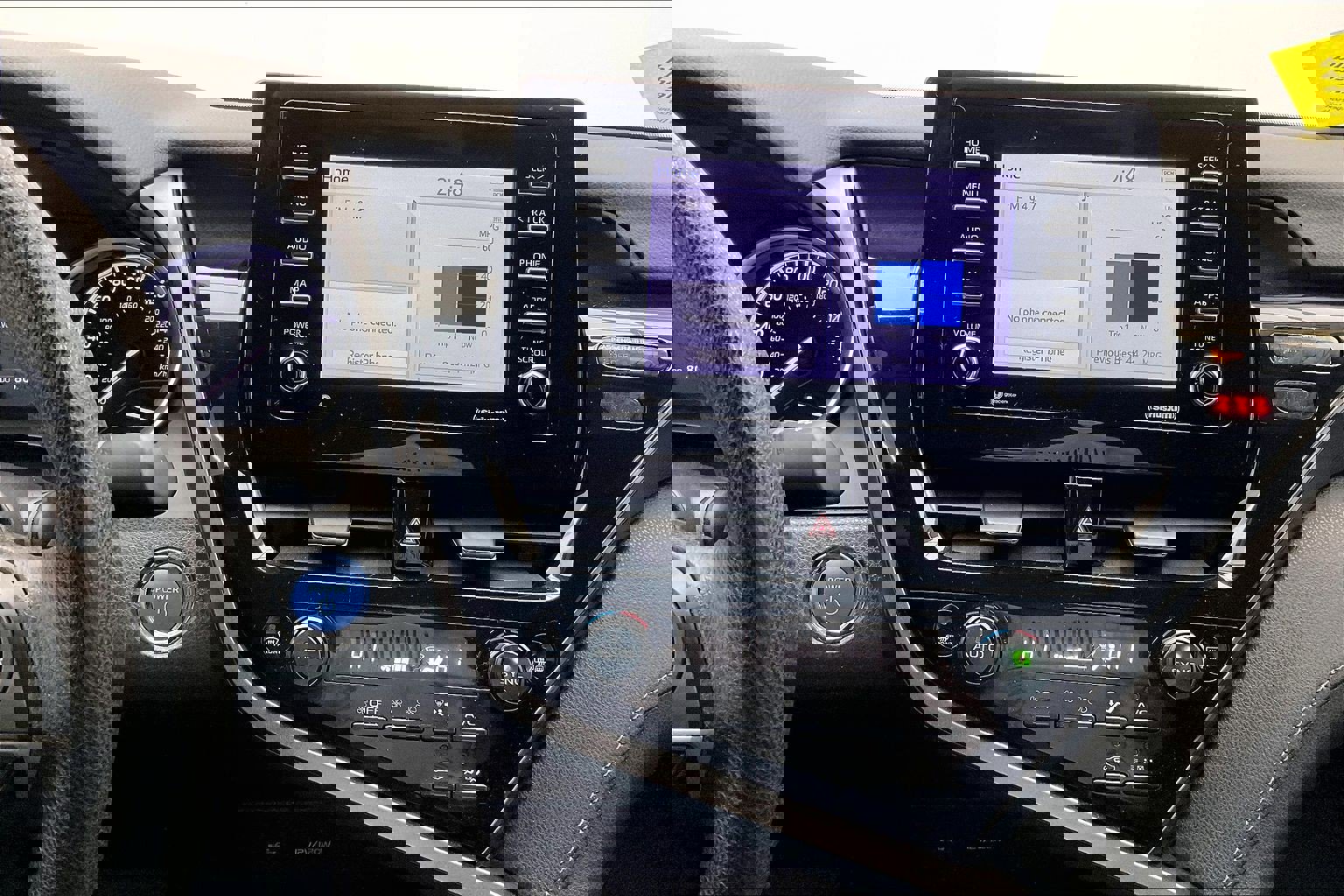 2021 Toyota Camry Hybrid LE photo 3