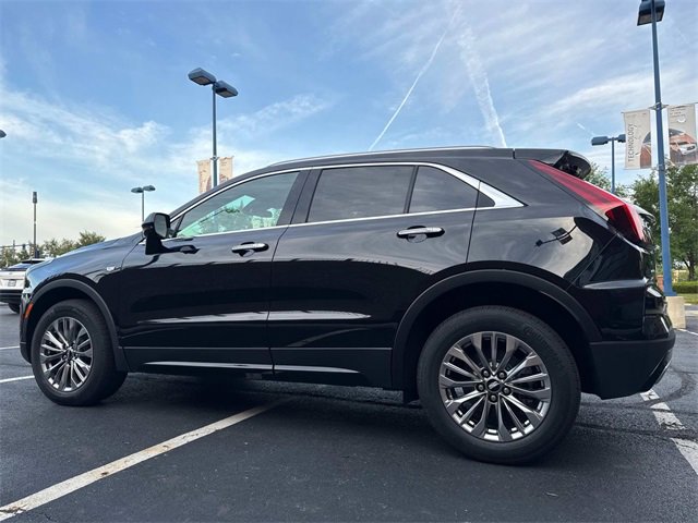 2025 Cadillac XT4 Premium Luxury photo 2