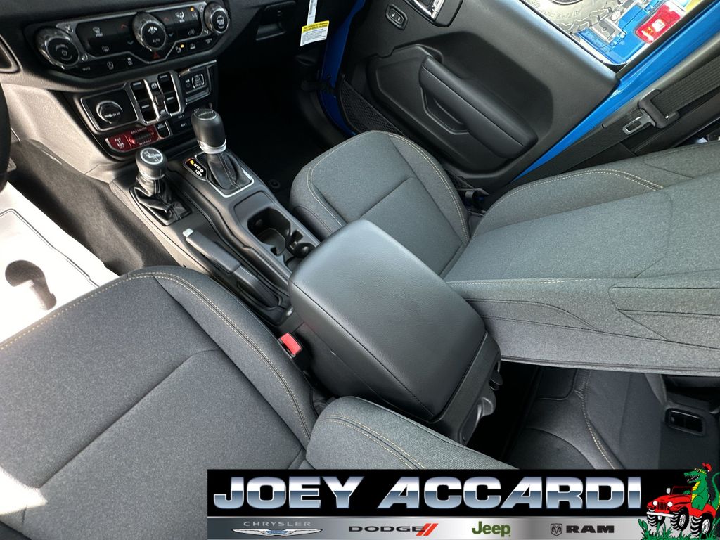 2025 Jeep Gladiator Willys photo 20
