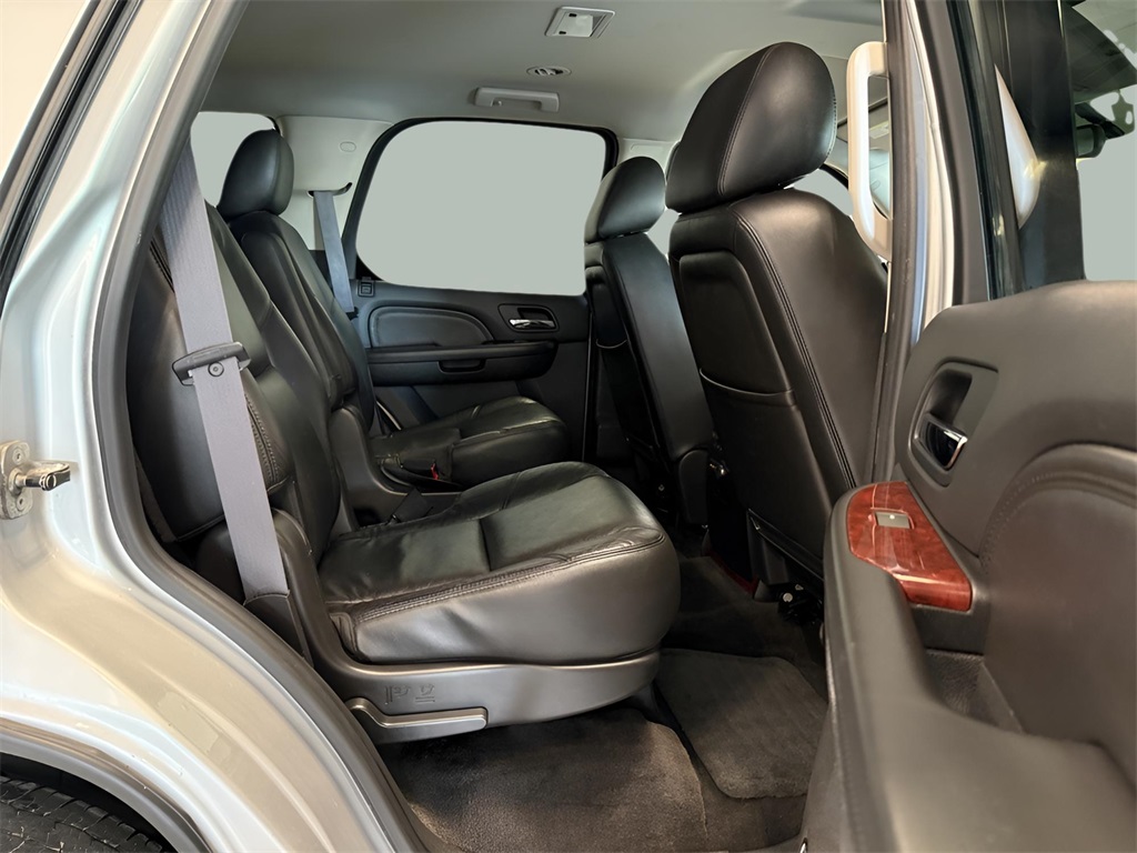 2011 Cadillac Escalade Base photo 22