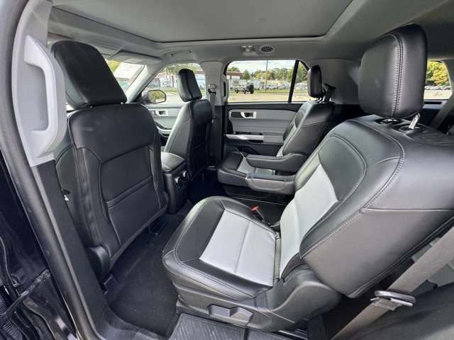 2023 Ford Explorer XLT photo 16