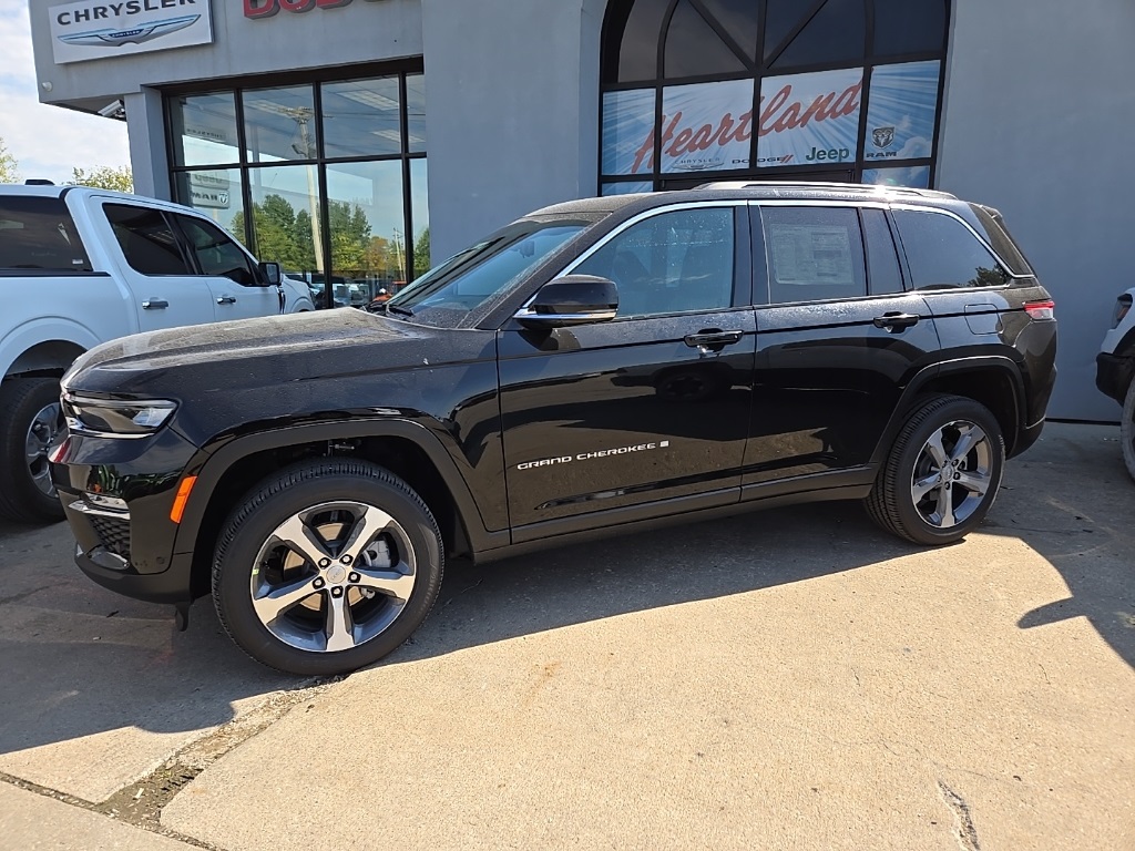 2025 Jeep Grand Cherokee Limited photo 3