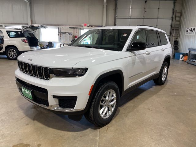 2025 Jeep Grand Cherokee Laredo Altitude photo 4