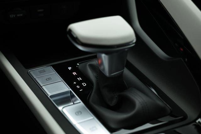 2025 Hyundai Elantra Limited photo 16