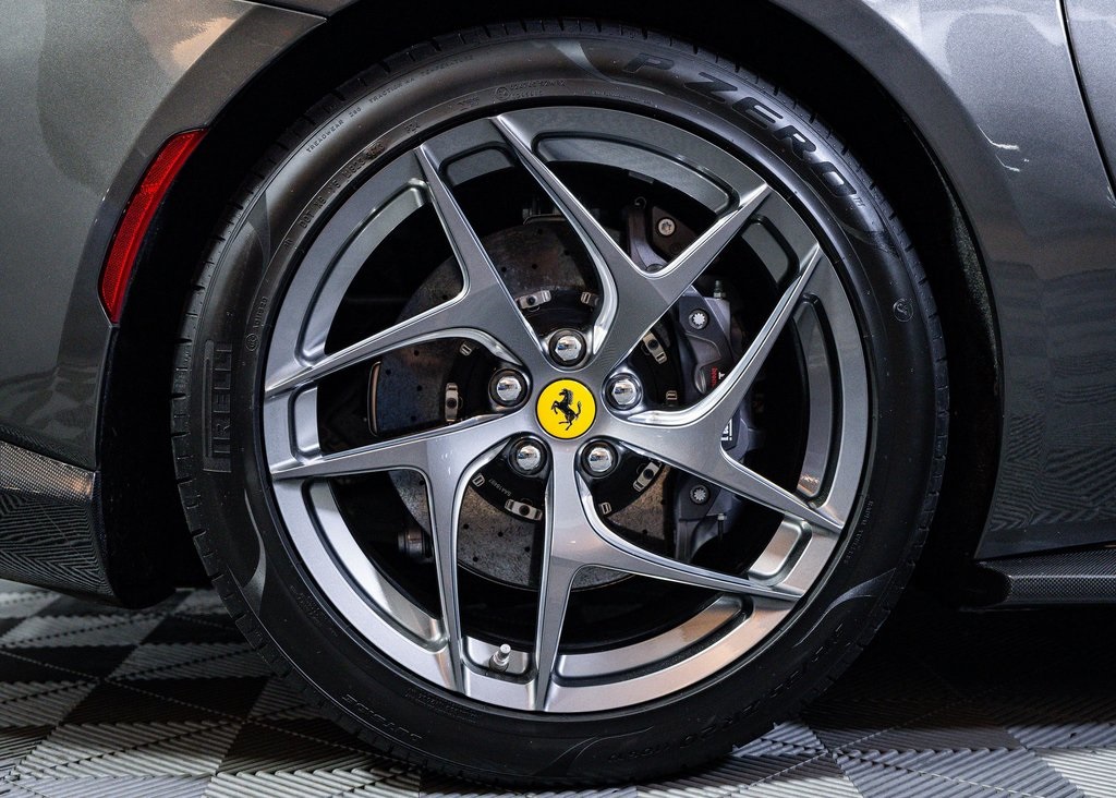 2020 Ferrari 812 Superfast Base photo 6
