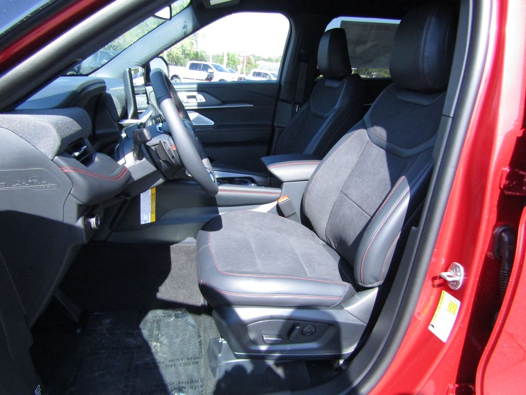 2025 Ford Explorer ST photo 8