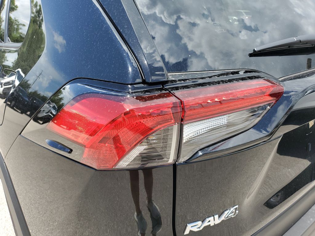 2025 Toyota RAV4 Hybrid LE photo 12