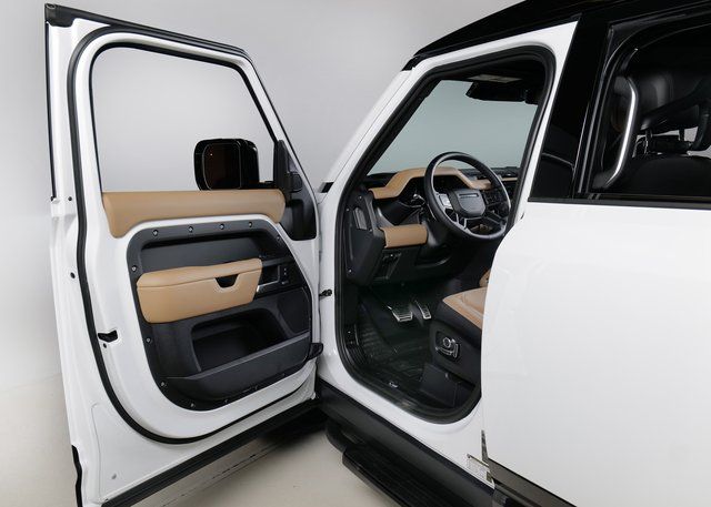 2025 Land Rover Defender 130 V8 photo 20