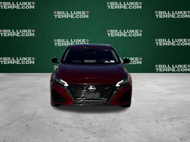 2023 Nissan Altima SR photo 3