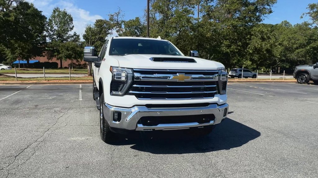 2025 Chevrolet Silverado 2500HD LTZ photo 3