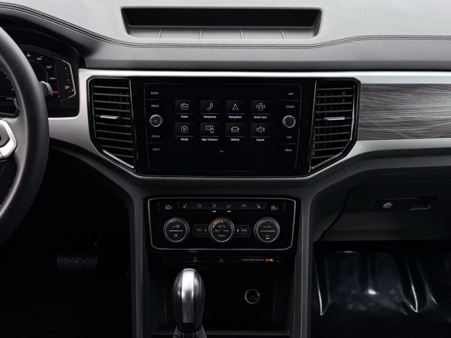 2023 Volkswagen Atlas Cross Sport V6 SE Technology photo 2