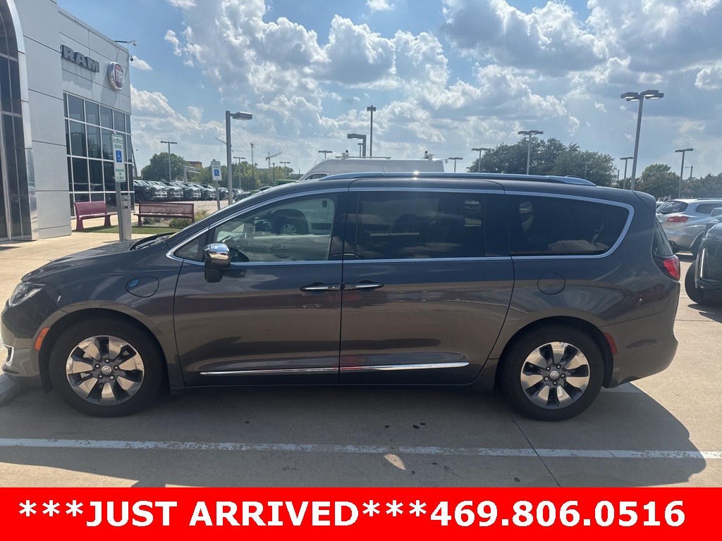 2018 Chrysler Pacifica Hybrid Limited photo 2