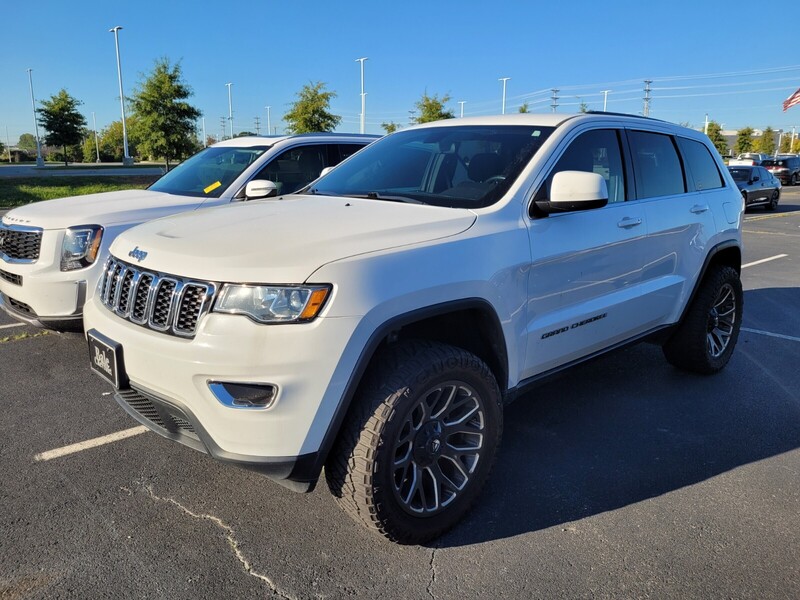 2018 Jeep Grand Cherokee Laredo photo 2