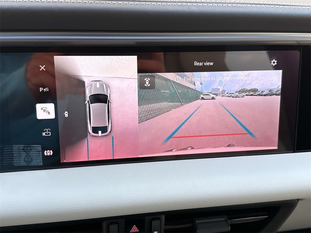 2025 Porsche Macan Electric photo 28
