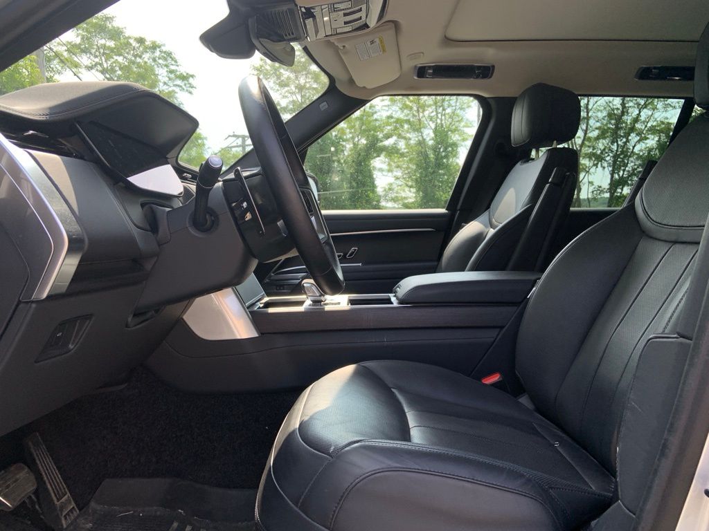 2024 Land Rover Range Rover SE photo 14